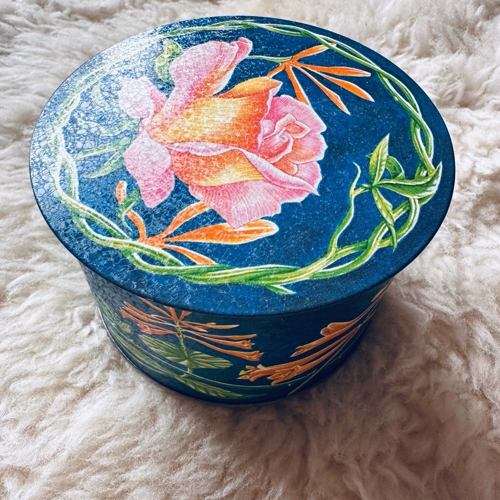 Vintage 70s Current Hummingbird Rose Honeysuckle Tin